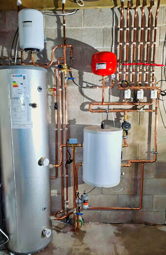 https://plumberbassendean.com.au/uploads/2025/06/commercial-plumbing-915367.jpg