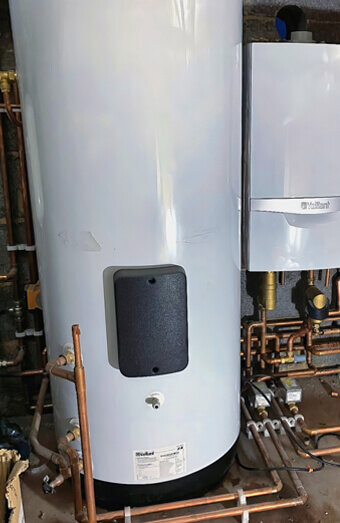 https://plumberbassendean.com.au/uploads/2025/06/hot-water-410504.jpg