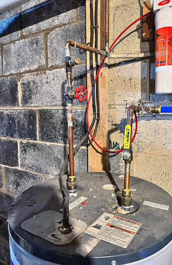 https://plumberbassendean.com.au/uploads/2025/06/hot-water-876058.jpg